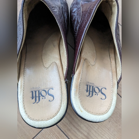 Sofft London Women's Brown Floral Embossed Leather Mules Clogs Shoes Size 9 M - Picture 5 of 7